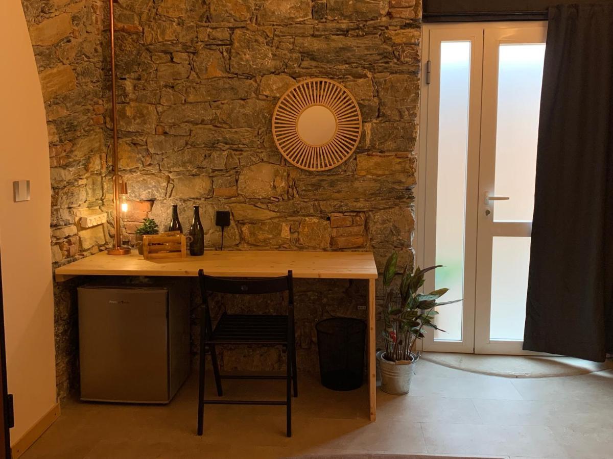 Rock & Wood - Apartment & Room La Spezia Bagian luar foto