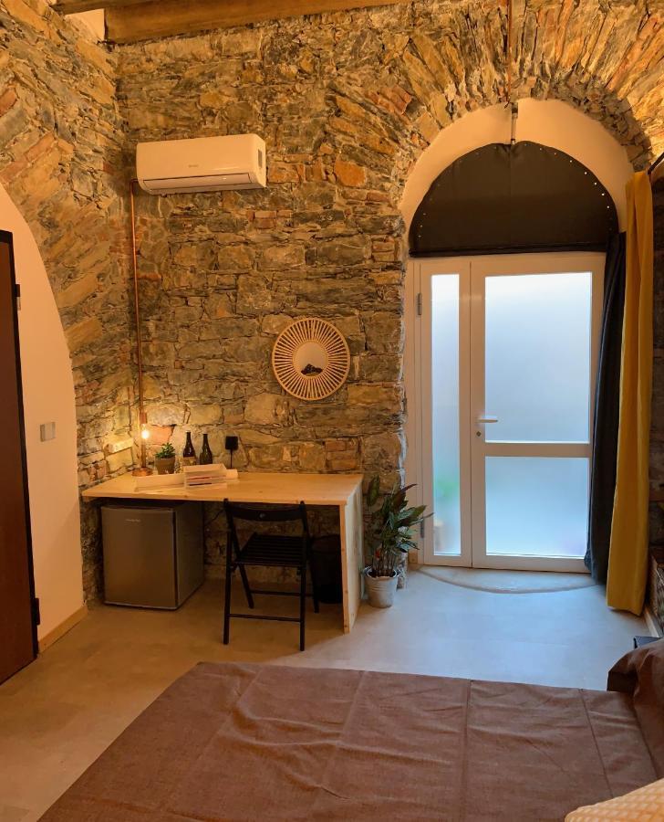 Rock & Wood - Apartment & Room La Spezia Bagian luar foto