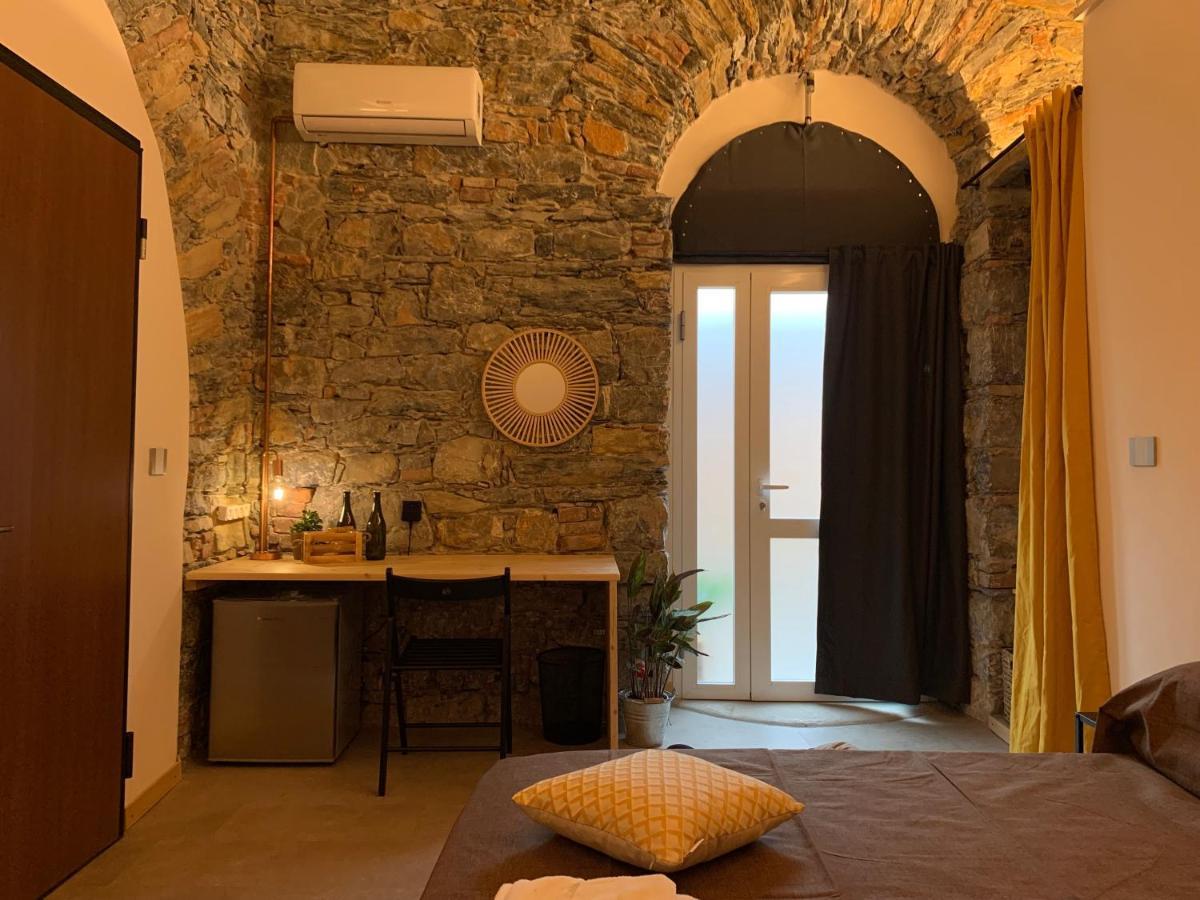 Rock & Wood - Apartment & Room La Spezia Bagian luar foto