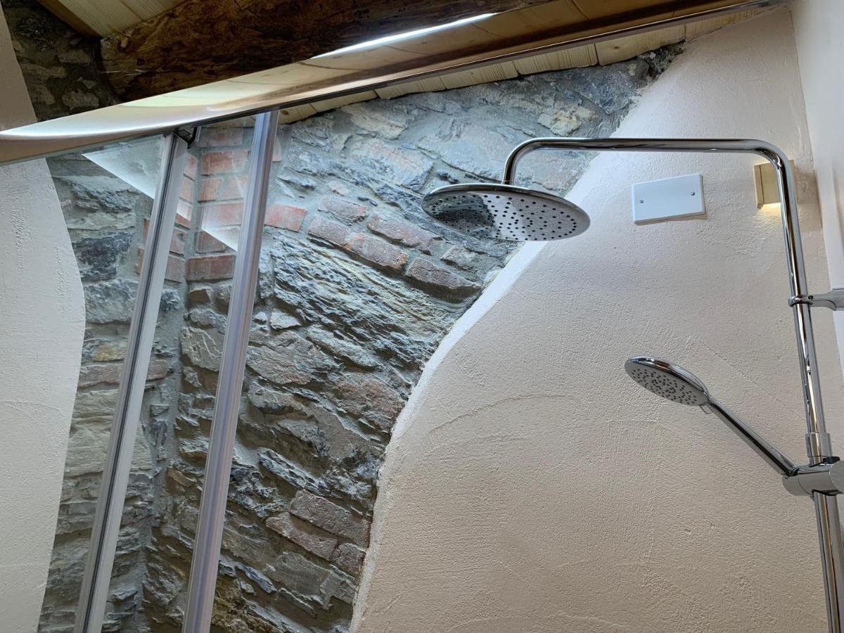 Rock & Wood - Apartment & Room La Spezia Bagian luar foto