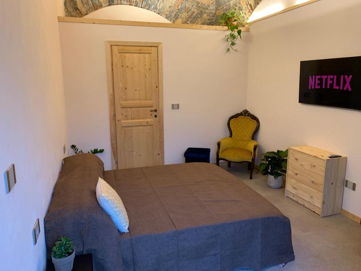 Rock & Wood - Apartment & Room La Spezia Bagian luar foto