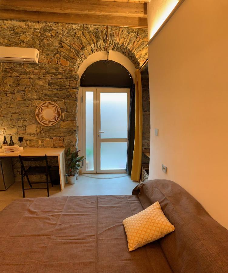 Rock & Wood - Apartment & Room La Spezia Bagian luar foto