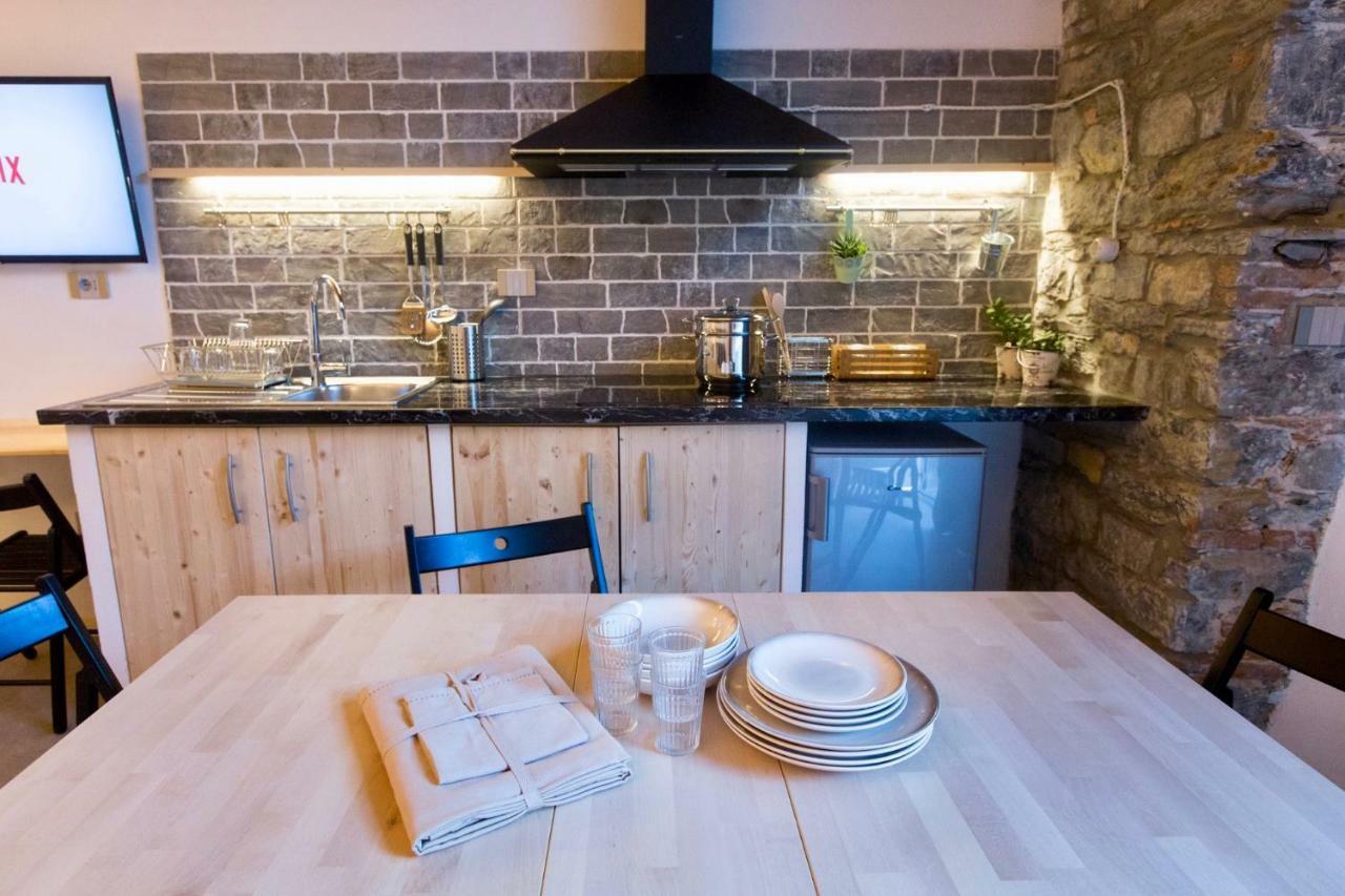 Rock & Wood - Apartment & Room La Spezia Bagian luar foto