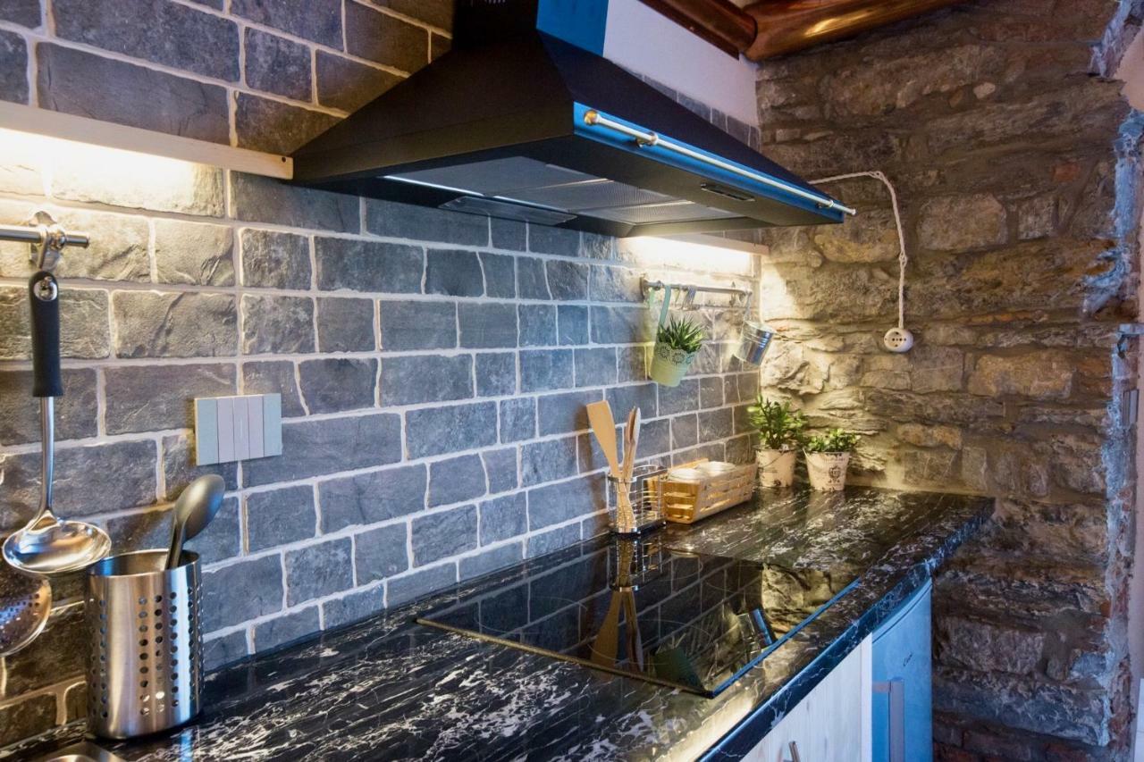Rock & Wood - Apartment & Room La Spezia Bagian luar foto