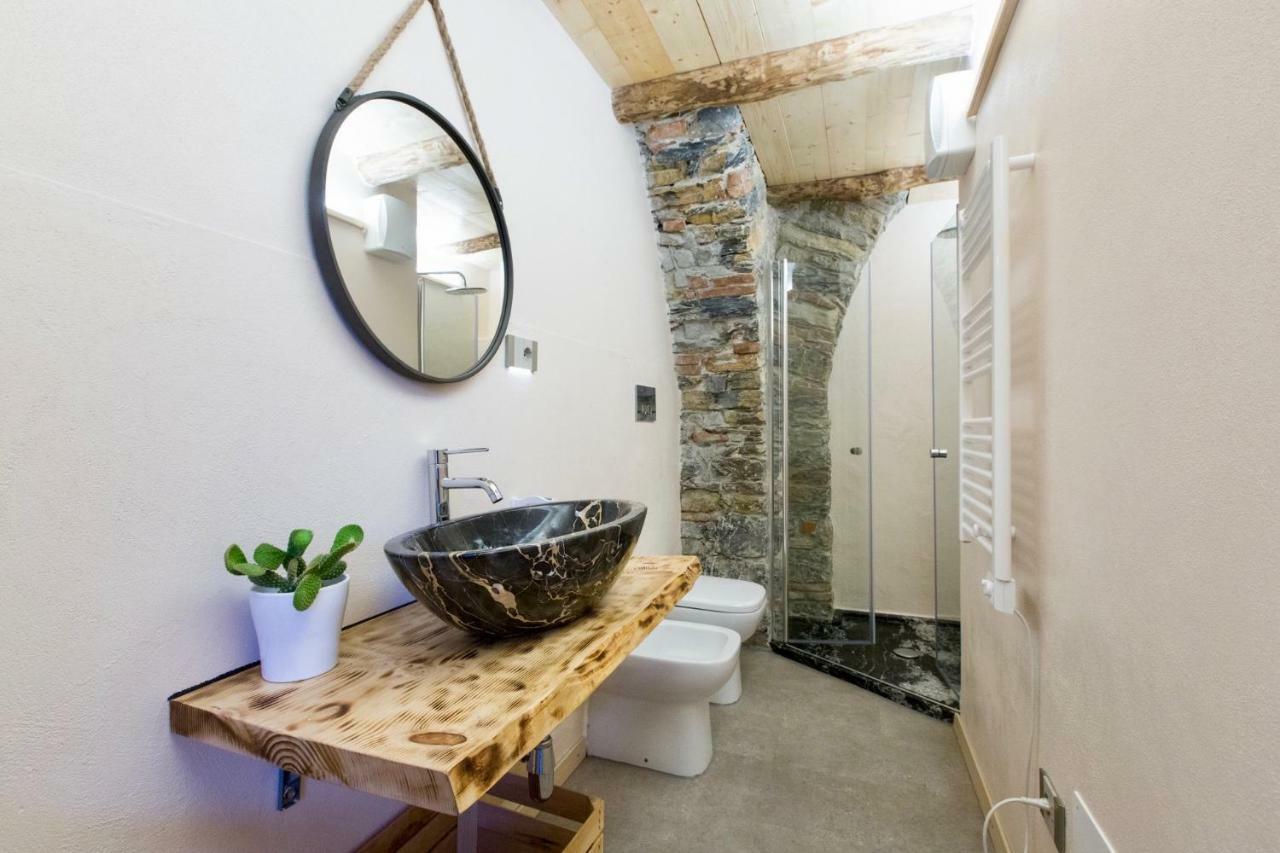 Rock & Wood - Apartment & Room La Spezia Bagian luar foto