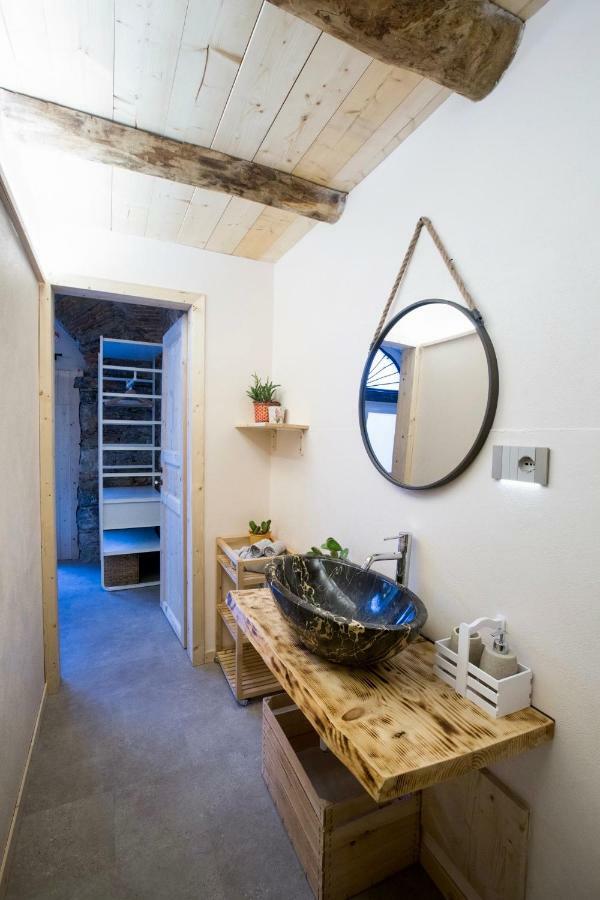 Rock & Wood - Apartment & Room La Spezia Bagian luar foto