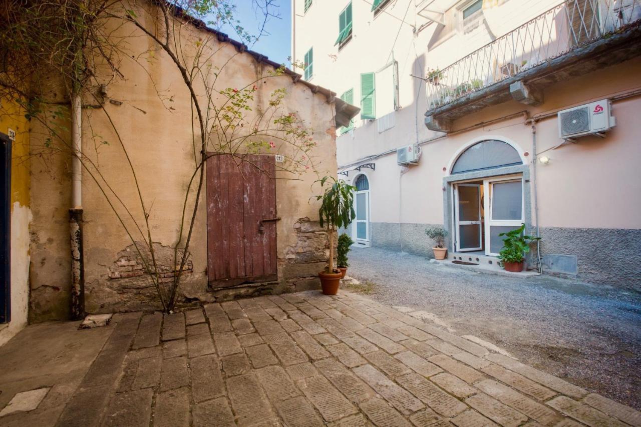 Rock & Wood - Apartment & Room La Spezia Bagian luar foto
