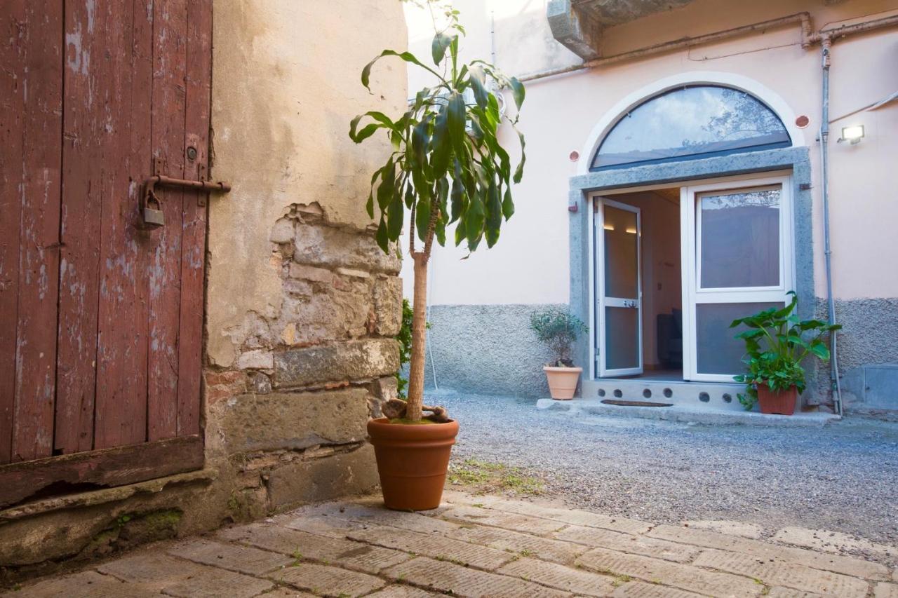 Rock & Wood - Apartment & Room La Spezia Bagian luar foto